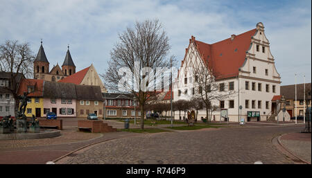 Aken (Elbe) Marktplatz mit Rathaus. 1490 begonnen 1907 durchgreifend renoviert und erweitert Stock Photo