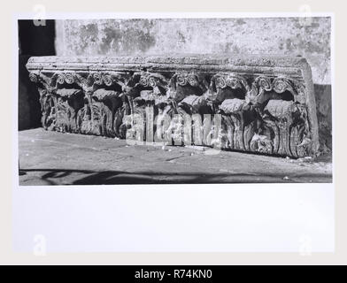 Umbria Terni Narni S. Domenico, this is my Italy, the italian country of visual history, Medieval Architecture, architectural sculpture 12th century Wall painting 13-16th century Mosaic, cosmati style pavement c. 1200, photo 1986, Architecture, architectural sculpture, cosmati pavement, sculpture. Post-medieval Frescoes, painting 13-16th century sculpture 14-16th century Frescoes, painting, sculpture, metalwork Antiquities Weaponry Church deconsecrated and modified for use as museum Stock Photo