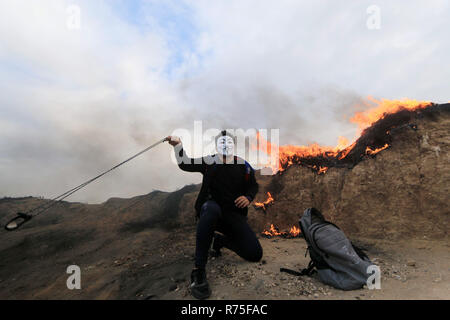 Bureij, Gaza Strip, Palestinian Territory. 7th Dec, 2018. Palestinian protesters gather during clashes with Israeli troops in tents protest where Palestinians demand the right to return to their homeland at the Israel-Gaza border Credit: Mahmoud Khattab/APA Images/ZUMA Wire/Alamy Live News Stock Photo