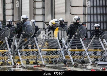 Brussels, Belgium. 8th Dec, 2018. Police forces stand during the yellow vests demonstration in Brussels, capital of Belgium, Dec. 8, 2018. Credit: Zheng Huansong/Xinhua/Alamy Live News Stock Photo