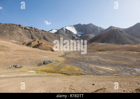 Desert landscape in the Ak-Baital Pass area in the Pamir Mountains in Tajikistan Stock Photo