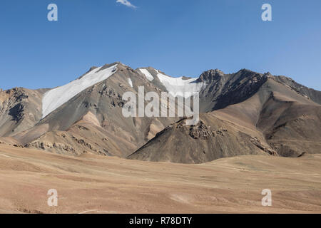 Desert landscape in the Ak-Baital Pass area in the Pamir Mountains in Tajikistan Stock Photo