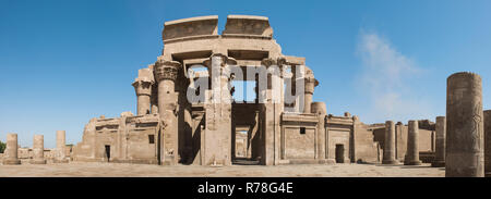 Hieroglypic carvings on wall at the entrance to ancient egyptian temple of Kom Ombo Stock Photo