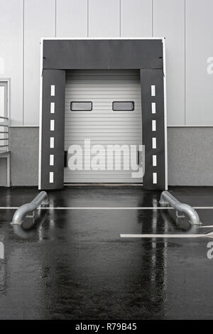 Loading Ramp Door Loading Ramp Dock Roll Door at Distribution Warehouse Stock Photo - Alamy