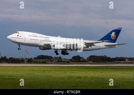 Hellenic Imperial Airways Boeing 747-281B (SX-TIE) on finals runway 31. Stock Photo