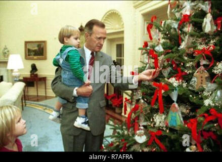 WASHINGTON, DC - WEEK OF DECEMBER 1, 2018: President Donald Trump - A Tribute to 41 - President George H. W Bush Dead At 94 - President Bush shows his grandson Walker the Oval Office Christmas Tree  People:  President George H. W Bush Stock Photo