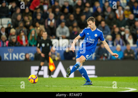 Leicester, UK. 8th Dec 2018. Jonny Evans of Leicester City during the Premier League match between Leicester City and Tottenham Hotspur at the King Power Stadium, Leicester, England on 8 December 2018. Photo by Matthew Buchan.  Editorial use only, license required for commercial use. No use in betting, games or a single club/league/player publications. Credit: UK Sports Pics Ltd/Alamy Live News Stock Photo