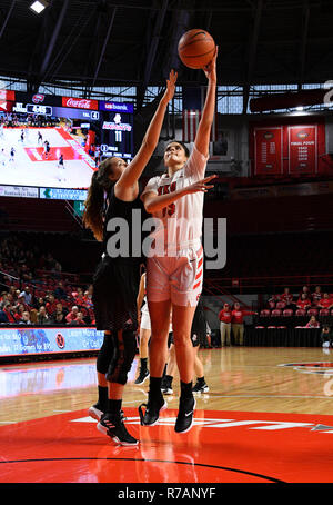 https://l450v.alamy.com/450v/r7anyf/kentucky-usa-8th-dec-2018-hilltoppers-center-raneem-elgedawy-15-shots-over-bellarmine-knights-forward-stephanie-still-during-a-game-between-the-bellarmine-knights-and-the-western-kentucky-hilltoppers-at-e-a-diddle-arena-in-bowling-green-ky-mandatory-photo-credit-steve-robertscal-sport-media-credit-cal-sport-mediaalamy-live-news-r7anyf.jpg