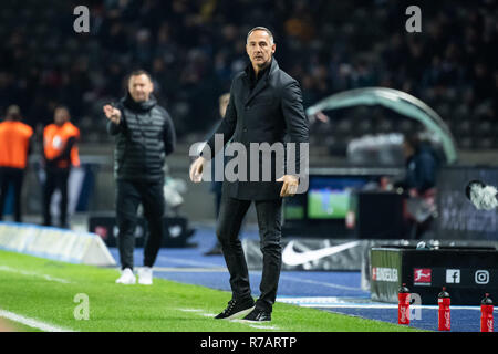 Berlin, Germany. 8th Dec, 2018. Frankfurt's head coach Adi Huetter (R) looks on during a German Bundesliga between Hertha BSC and Eintracht Frankfurt, in Berlin, Germany, on Dec. 8, 2018. Frankfurt lost 0-1. Credit: Kevin Voigt/Xinhua/Alamy Live News Stock Photo