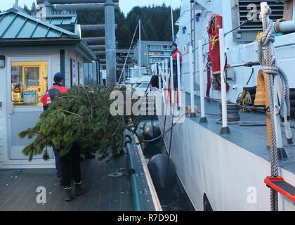 A U.S. Army Ranger from Alaska repeats pull-ups at the Malvesti ...