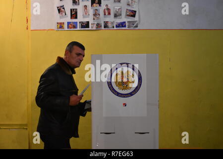 Eriwan, Armenia. 09th Dec, 2018. A man in a gym in the capital votes. A new parliament is elected in the former Soviet Republic of Armenia. Credit: Christian Thiele/dpa-Zentralbild/dpa/Alamy Live News Stock Photo