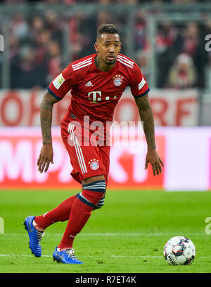 Munich, Germany. 8th December 2018. Jerome BOATENG (FCB 17) drives, controls the ball, action, full-size, Single action with ball, full body, whole figure, cutout, single shots, ball treatment, pick-up, header, cut out,  FC BAYERN MUNICH - 1.FC NUREMBERG 3-0  - DFL REGULATIONS PROHIBIT ANY USE OF PHOTOGRAPHS as IMAGE SEQUENCES and/or QUASI-VIDEO -  1.German Soccer League , Munich, December 08, 2018  Season 2018/2019, matchday 14, FCB, 1.FC Nürnberg © Peter Schatz / Alamy Live News Stock Photo