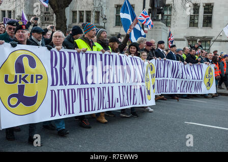 Brexit national demonstration organised by UKIP as 'Brexit Betrayal' in Central London attracted less than 1,000 demonstrators, it was led by UKIP and far right activists including Stephen Yaxley-Lennon AKA Tommy Robinson and opposed by 4,000 anti-racist, anti-facist demonstrators Lead banner 'Brexit means Exit, Dump the Deal'. Stock Photo