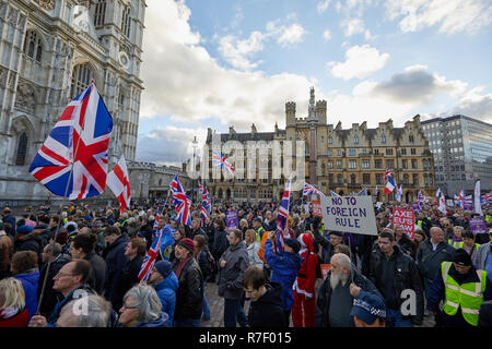 London, UK. 9th December 2018. Protestors on the Brexit Betrayal March and Rally pass Westminster Abbey. Credit: Kevin J. Frost/Alamy Live News