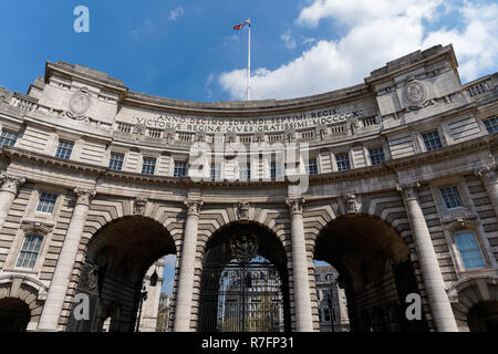 Admiralty Arch on the Mall, designed by Sir Aston Webb, London England United Kingdom UK Stock Photo