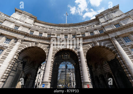 Admiralty Arch on the Mall, designed by Sir Aston Webb, London England United Kingdom UK Stock Photo