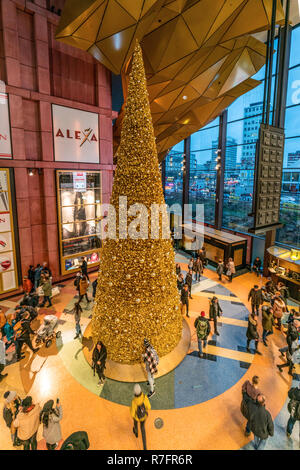 Alexa shopping center, christmas tree ,  interieur, Berlin Stock Photo