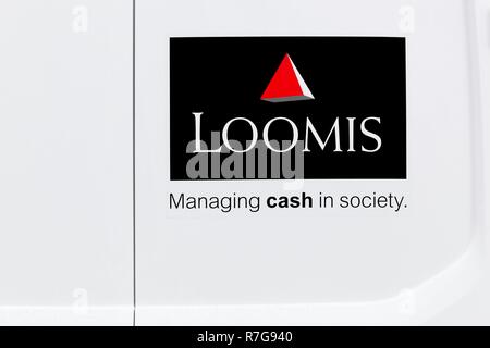 Oslo, Norway - August 27, 2018: Loomis logo on a vehicle. Loomis is a cash handling company and belongs to the group Securitas AB Stock Photo