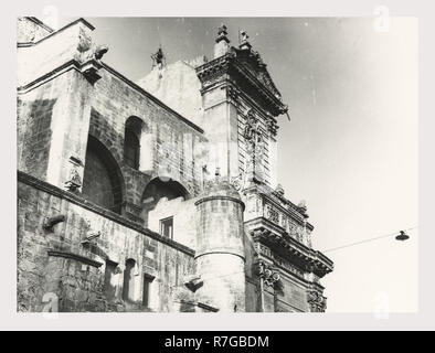 Sardinia Sassari Sassari S. Nicola, Cathedral, this is my Italy, the italian country of visual history, Medieval Architecture 13th century. Lower part of campanile remains. Post-medieval Architecture 15th-18th centuries. Church was rebuilt 1480-1505 following the transfer of the episcopal seat from Porto Torres to Sassari 1441. 15th century building in Gothic-Aragonesque style on Latin cross plan. Nave has four bays with side chapels and a cupola over crossing. In the second half of the 16th century the transept was elongated and two ambulatories were added. Present facade added in 1723 in a f Stock Photo