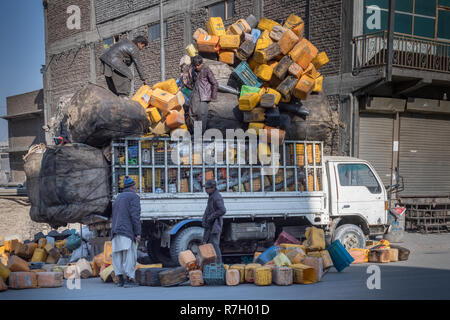 garbage in Kabul Stock Photo: 81767412 - Alamy