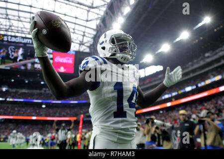 Indianapolis Colts wide receiver Zach Pascal runs a drill during practice  at the NFL team's football training camp in Westfield, Ind., Saturday, July  31, 2021. (AP Photo/Michael Conroy Stock Photo - Alamy