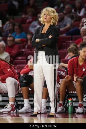 Oklahoma head coach Sherri Coale, left, and players on the bench cheer ...