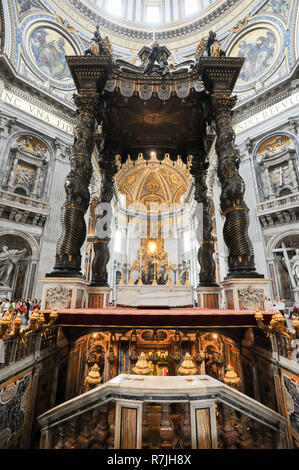 Michelangelo Dome, Baroque Papal Altar and Baldacchino by Gianlorenzo Bernini and Baroque Cattedra di San Pietro (Chair of Saint Peter or Throne of Sa Stock Photo