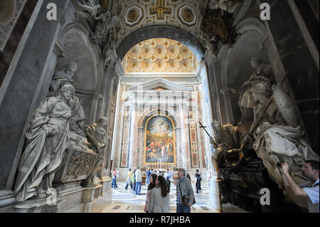 Tomb of Pope Leo XI and tomb of Pope Innocent XI in Italian Renaissance Papale Basilica Maggiore di San Pietro in Vaticano (Papal Basilica of St. Pete Stock Photo