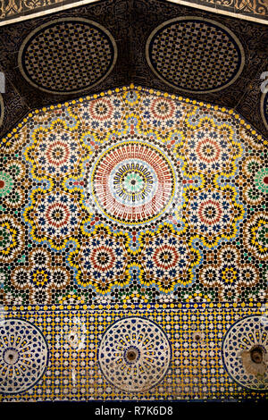 Morocco, Fes, Fes el Bali, Medina, Talaa Kebira, Seqqaya public water fountain with traditional zellij tiled decoration Stock Photo