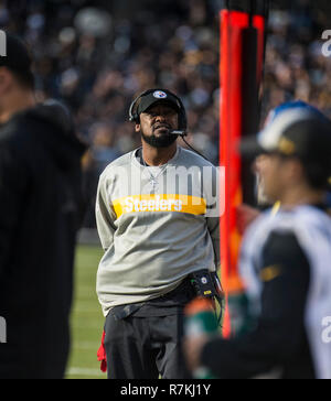 Dec 09 2018 Oakland U.S.A CA Pittsburgh Steelers head coach Mike Tomlin during the NFL Football game between Pittsburgh Steelers and the Oakland Raiders 21-24 lost at O.co Coliseum Stadium Oakland Calif. Thurman James/CSM Stock Photo