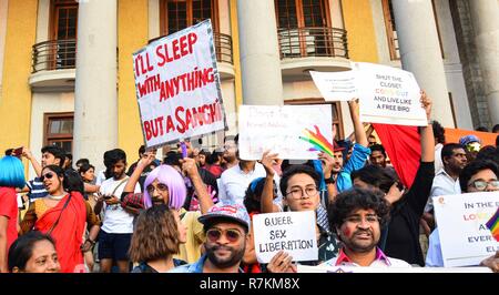 Etiborga olinmasdan onanizm qilayotgan qizlarga josuslik qilish