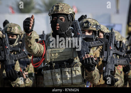 Baghdad, Iraq. 10th Dec, 2018. An Iraqi girl flashes a victory sign and ...