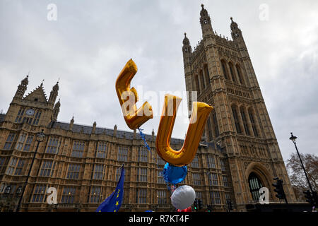 London, UK. 10th December 2018.Pro-EU balloons displayed opposite the Houses of Parliament during campaigning by Remain supporters. Stock Photo