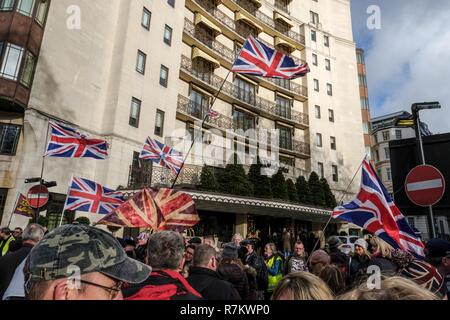 London, UK. 9th Dec, 2018. Protester seen waving the Union flag during the no betrayal march.Thousands march from the Dorchester Hotel to Whitehall in central London to demand that there is no betrayal over Britain's exit from the European Union. Credit: Lewis Inman/SOPA Images/ZUMA Wire/Alamy Live News Stock Photo