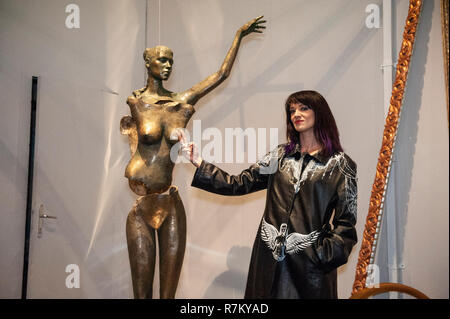 Rome, Italy. 10th Dec, 2018. Asia Argento special guest. Performance of the actress dedicated to the exhibition of the tattoo artist Marco Manzo at the Vittoriano museum in Rome. in the photo Asia Argento, Marco Manzo Credit: Independent Photo Agency/Alamy Live News Stock Photo