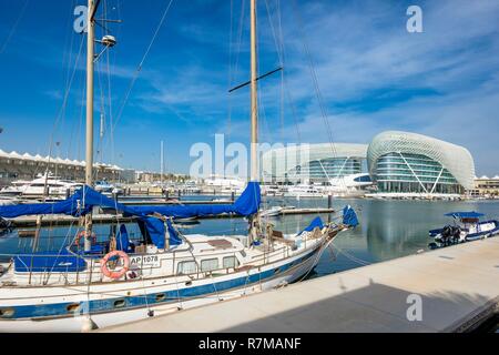 United Arab Emirates, Abu Dhabi, Yas island, the marina and Yas Viceroy Abu Dhabi luxury hotel Stock Photo