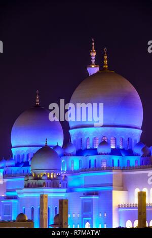United Arab Emirates, Abu Dhabi, Sheikh Zayed Great Mosque, from the name of the first president of UAE, Sheikh Zayed ben Sultan Al Nahyane, it may be visited by more than 40 000 people Stock Photo