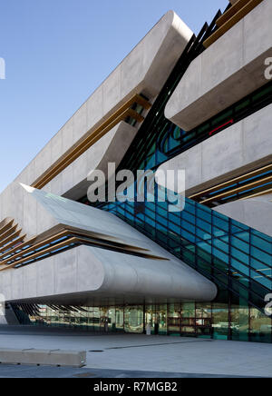 Montpellier, Mehrzweckgebäude PIERRESVIVES, erbaut 2006-2012 von Zaha Hadid, Haupteingangsseite Stock Photo