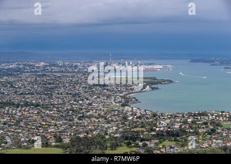 Aerial cityscape overviews of Auckland City, CBD, bridge, Waitemata harbour and Hauraki Gulf, New Zealand Stock Photo