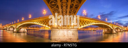 Panorama of the illuminated Margit Bridge, Budapest Stock Photo