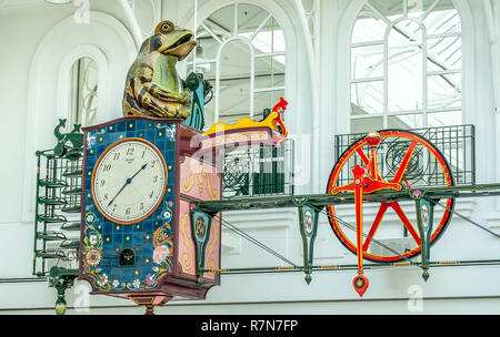 The Frog Clock at Sherwood Square in Telford Town centre designed by Kit Williams Stock Photo