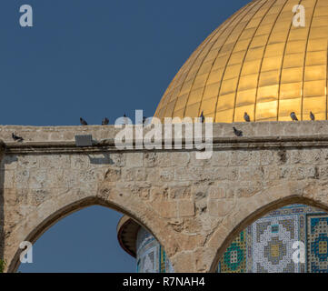 Dome of the Rock shrine, on the Temple Mount in the Old City of Jerusalem, Israel, Middle East Stock Photo