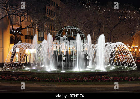 Night shot of a fountain at the Rotunda do Infante in Funchal Stock Photo