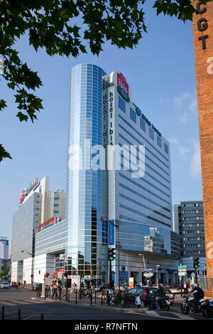 France, Seine Saint Denis, Montreuil, La Grande Porte, rue de Paris Stock Photo