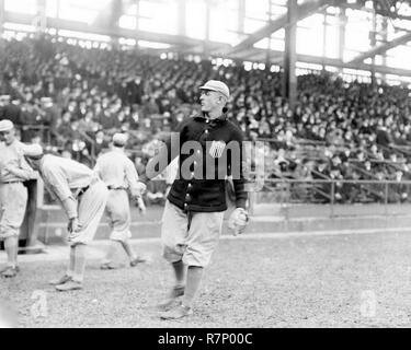 Baseball card of Christy Mathewson of the New York Giants. T206 White  Borders set. between 1909 and 1911 311 Christy Mathewson, New York Giants,  ca. 1910 Stock Photo - Alamy