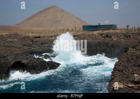 Cape Verde, Sal, Buracona, Restaurant Olho azul in front of the cliffs and the ocean Stock Photo