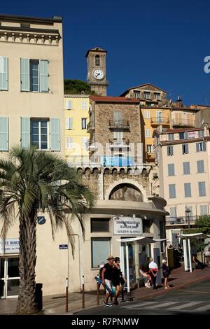 France, Alpes Maritimes, Cannes, Buildings of the old district of the Suquet with the bell tower of the church Notre-Dame d'Espérance Stock Photo