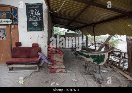 Boat Builder's Workshop Stock Photo: 92792286 - Alamy