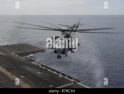 https://l450v.alamy.com/450v/r7rc3h/indian-ocean-march-29-2017-a-ch-53e-super-stallion-helicopter-assigned-to-the-ridge-runners-of-marine-medium-tiltrotor-squadron-vmm-163-lands-on-the-flight-deck-of-the-amphibious-assault-ship-uss-makin-island-lhd-8-the-ship-is-the-flagship-of-its-amphibious-ready-group-which-is-operating-in-the-indo-asia-pacific-region-to-enhance-amphibious-capability-with-regional-partners-and-to-serve-as-a-ready-response-force-for-any-type-of-contingency-r7rc3h.jpg