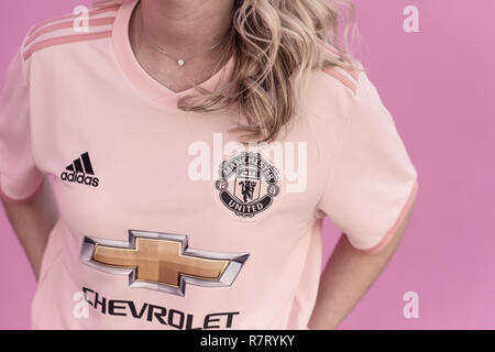 Pink man united kit hi-res stock photography -